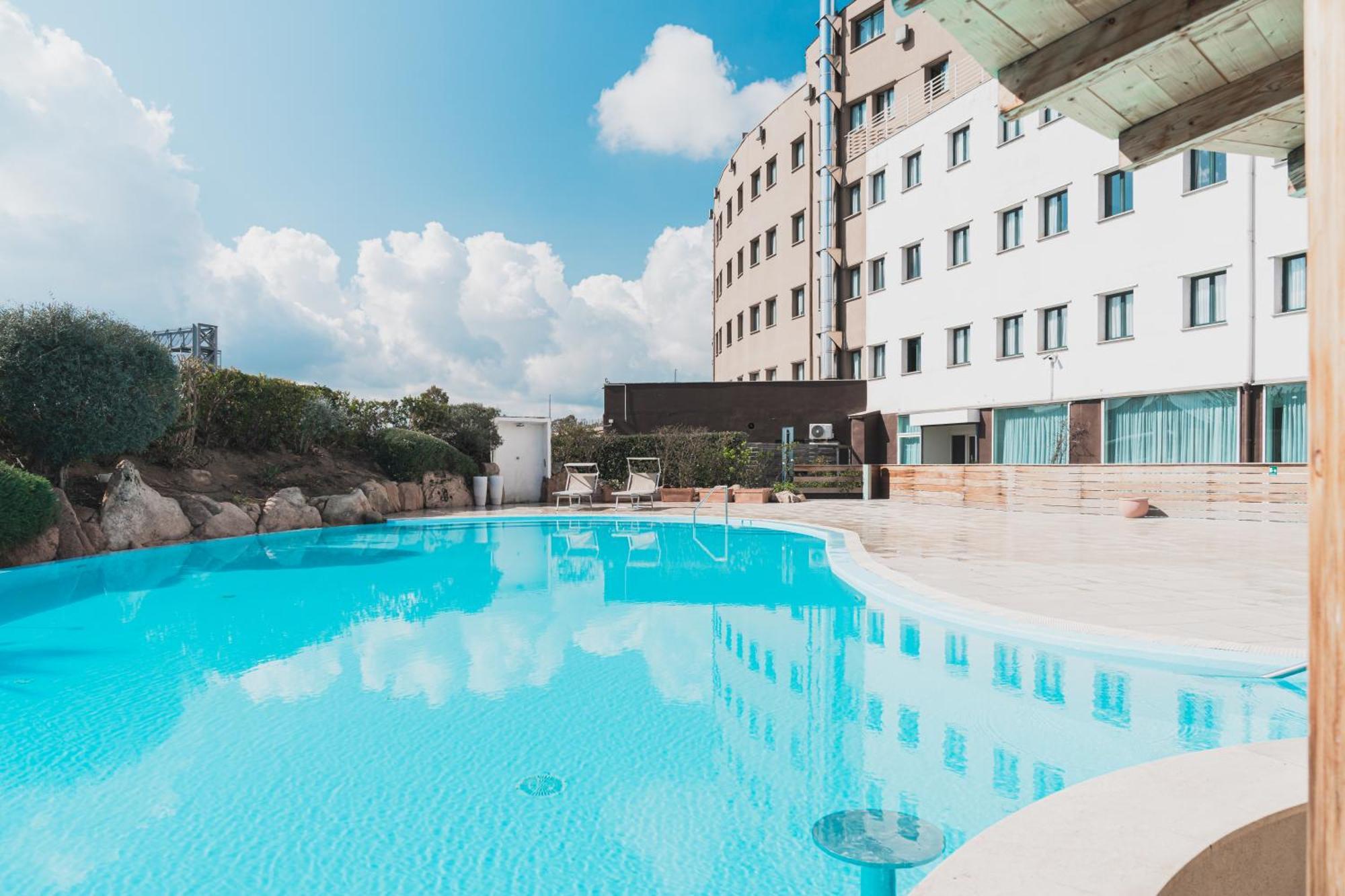 Mercure Олбия Екстериор снимка