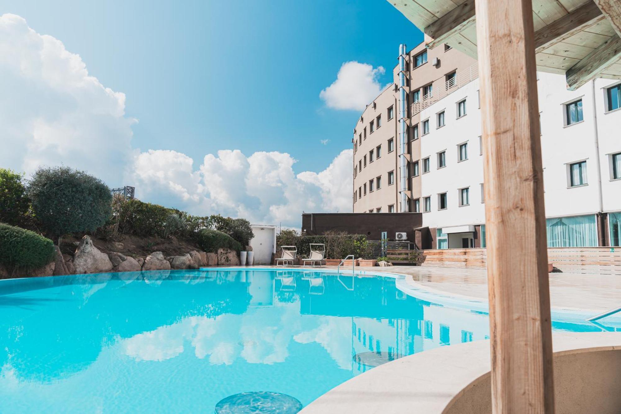 Mercure Олбия Екстериор снимка