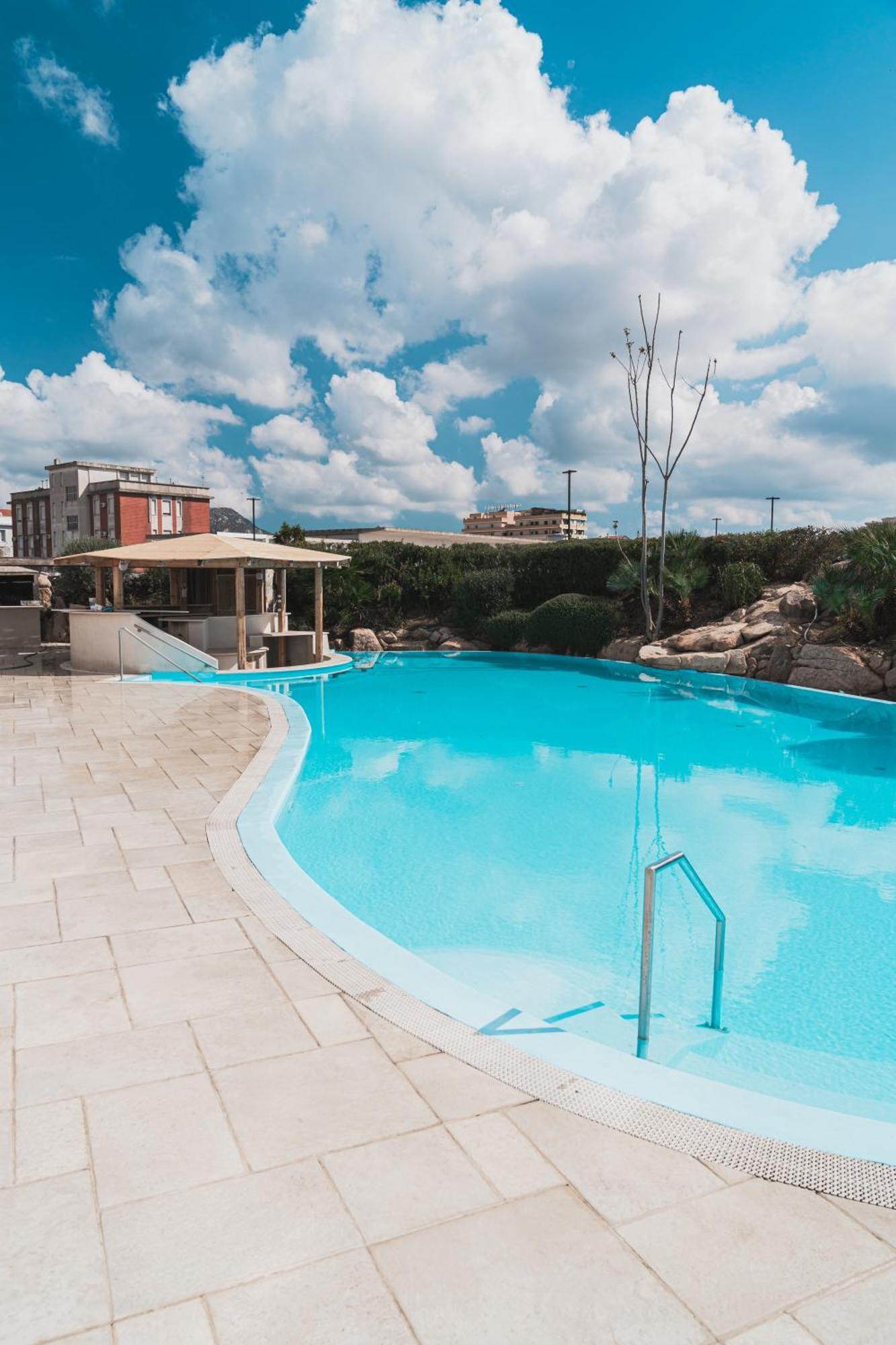 Mercure Олбия Екстериор снимка